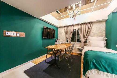 February Hotel Susung