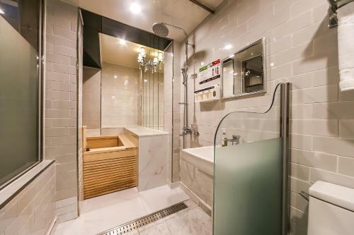 February Hotel Susung