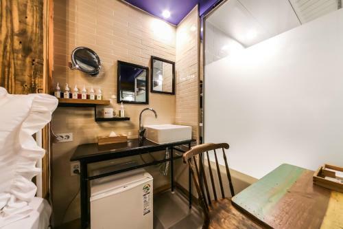 February Hotel Susung