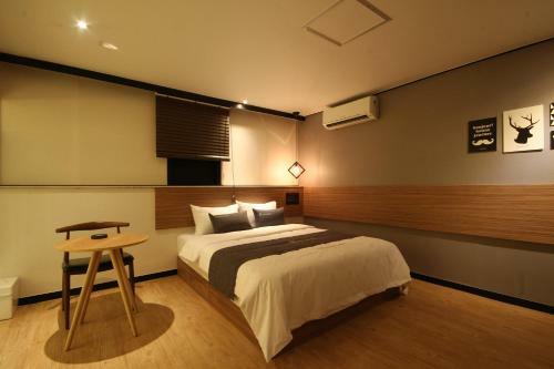 Hotel The May