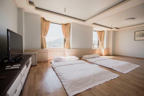 Chungmu Beach Hotel