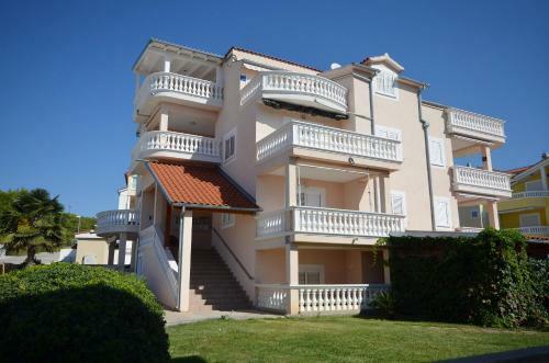 Apartment Dora