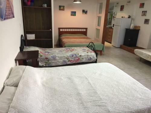 Hostal White City Beach Guesthouse