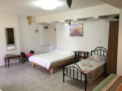 Hostal White City Beach Guesthouse