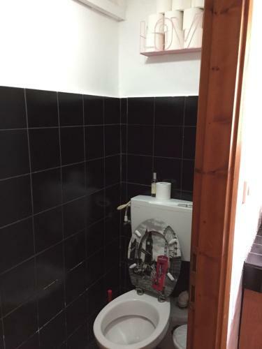 Hostal White City Beach Guesthouse