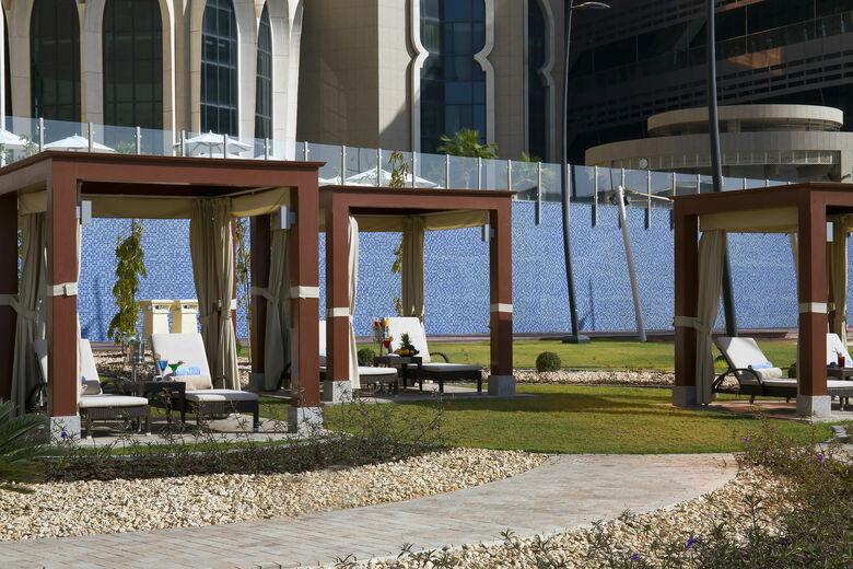 Bab Al Qasr Hotel