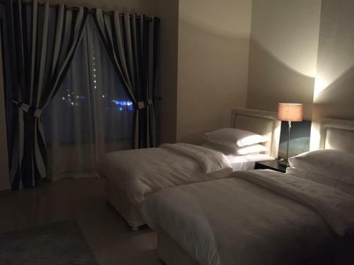 Waterfront One Bedroom Apartment Dubai Marina