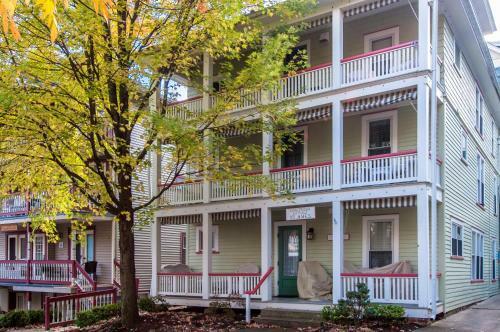 Ames-1 Apartment