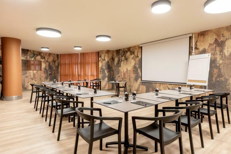 Hotel Acta Pir�mides