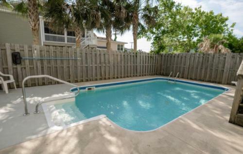 Bermuda Breeze C Holiday Home