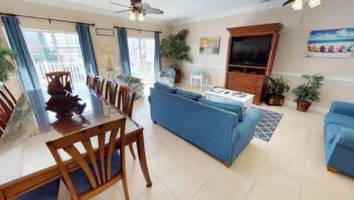 Coconut Grove 204 Villa