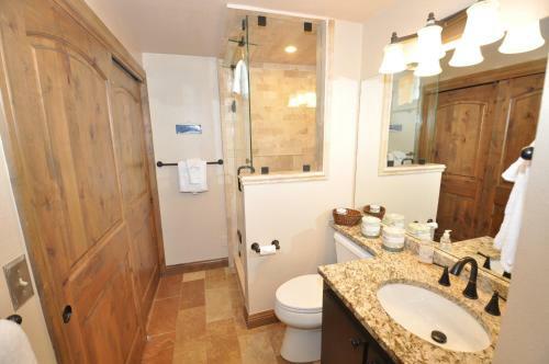 Apartamento Courtside #27 Townhome
