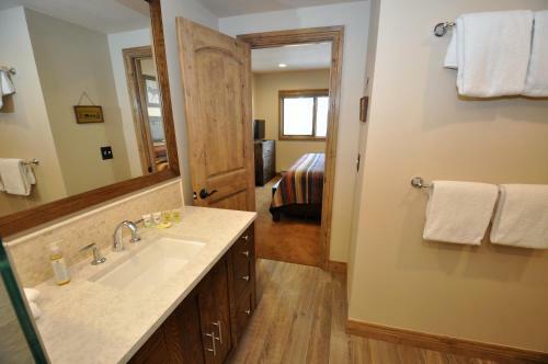 Apartamento Courtside #27 Townhome