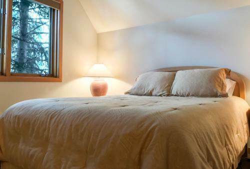 Apartamento East Vail Mountain & Waterfall View Condo