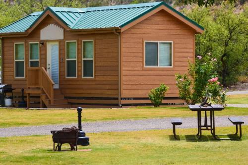 Verde Valley Lawn Cottage 12