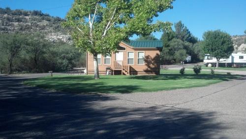 Verde Valley Lawn Cottage 12