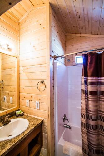 Verde Valley Lawn Cottage 12