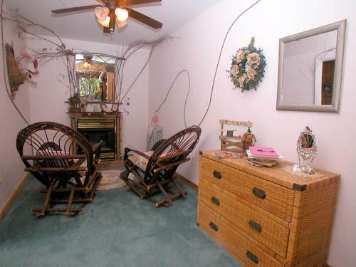 Wikiup Bed And Breakfast