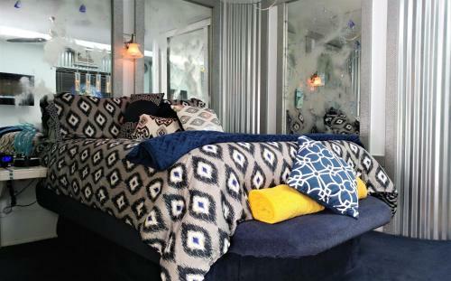 Wikiup Bed And Breakfast