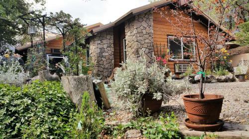 Wikiup Bed And Breakfast