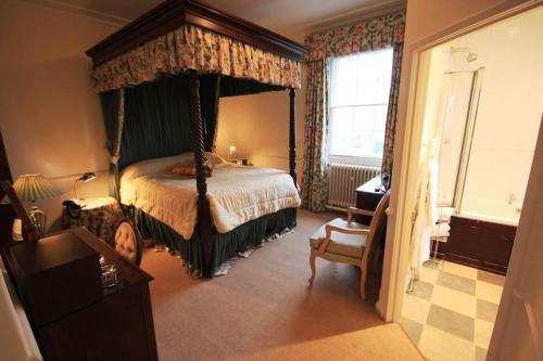 Worsley Arms Hotel