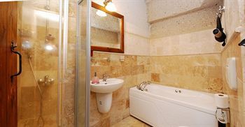 Traveller's Cave Hotel