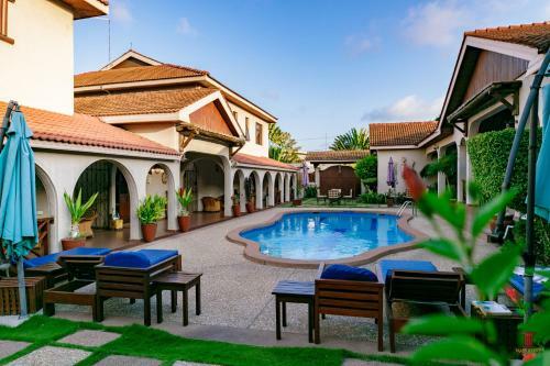 Hotel Mahogany Lodge