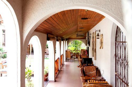 Hotel Mahogany Lodge