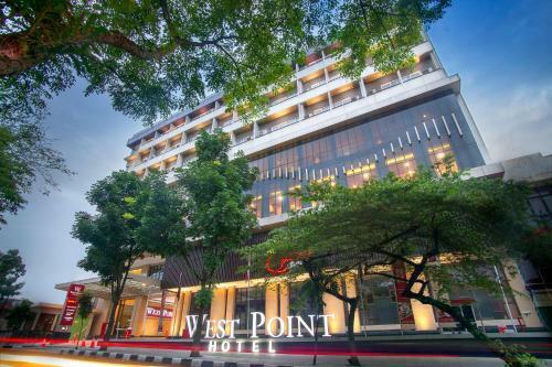 West Point Hotel