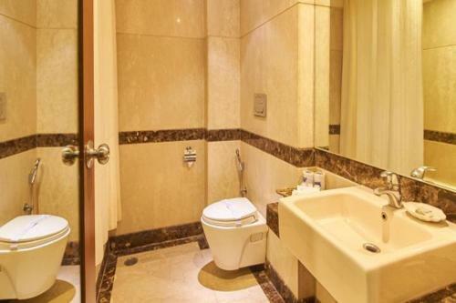 Hotel The Royale Senate