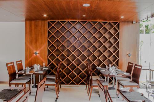 Hotel Shivas Gateway