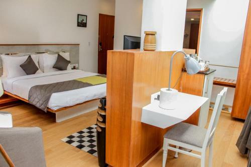 Hotel Shivas Gateway