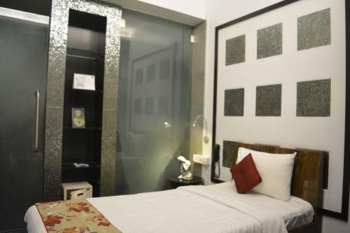 The E Hotel At Eskay Resorts