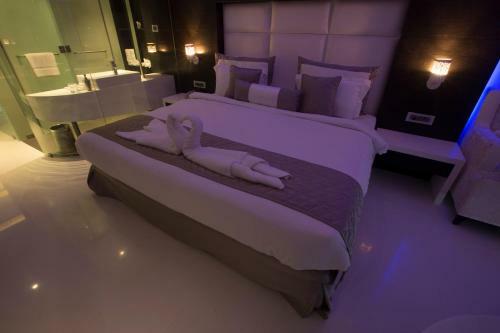 The E Hotel At Eskay Resorts