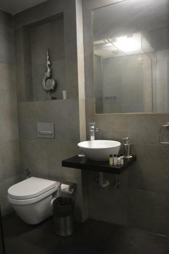 The E Hotel At Eskay Resorts