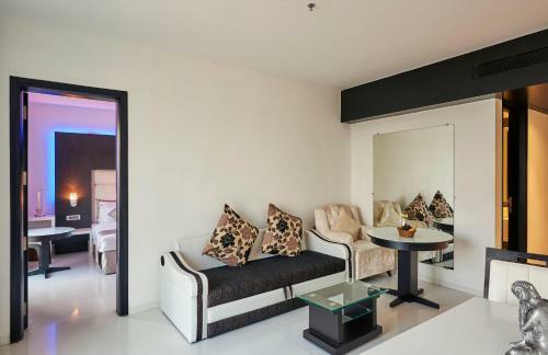 The E Hotel At Eskay Resorts