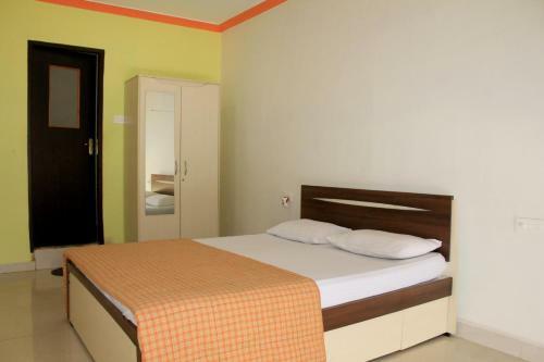 2bhk Apartment In Candolim Cm011