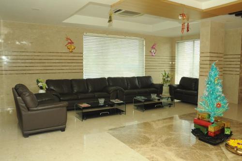 Posada Ponnis Grand Inn