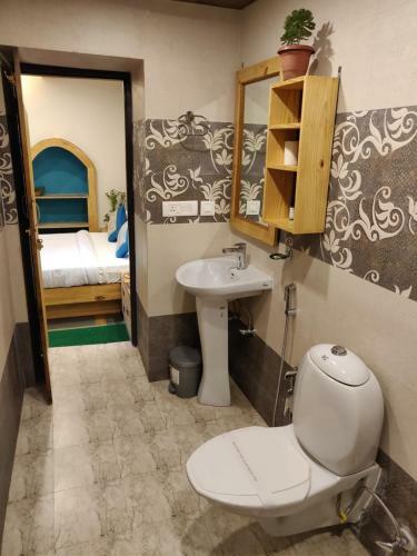 Hotel Jharipani Castle Resort