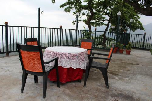 Hotel Jharipani Castle Resort