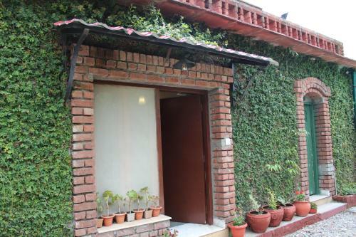 Hotel Jharipani Castle Resort