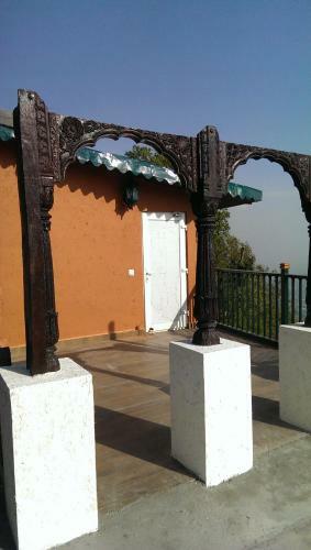 Hotel Jharipani Castle Resort