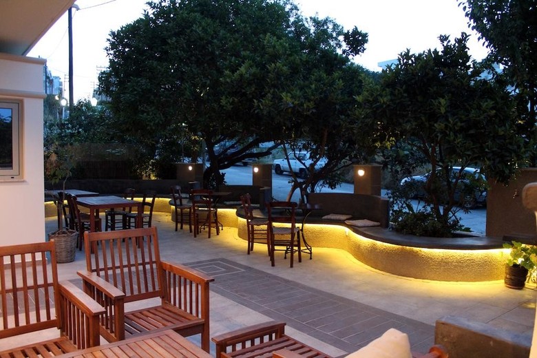 Philoxenia Hotel & Studios