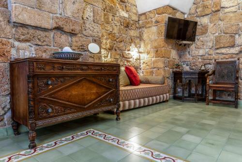 Bed & Breakfast Arabesque: An Arts And Residency Center In Old Acre