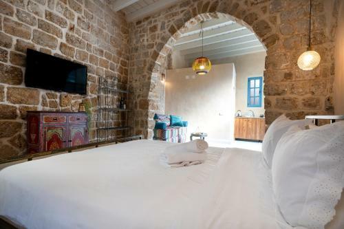 Bed & Breakfast Arabesque: An Arts And Residency Center In Old Acre