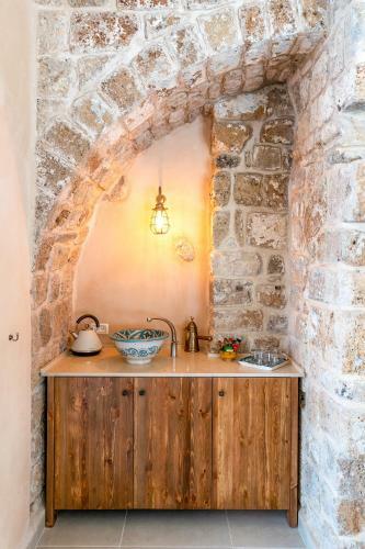 Bed & Breakfast Arabesque: An Arts And Residency Center In Old Acre