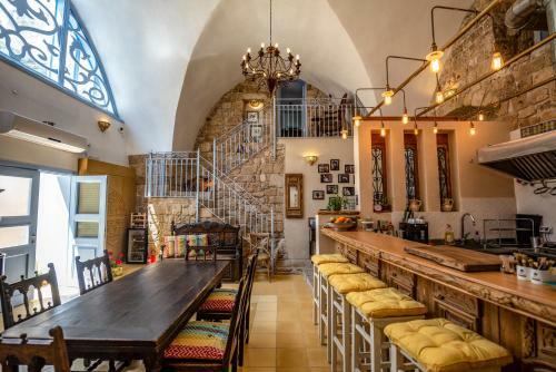 Bed & Breakfast Arabesque: An Arts And Residency Center In Old Acre