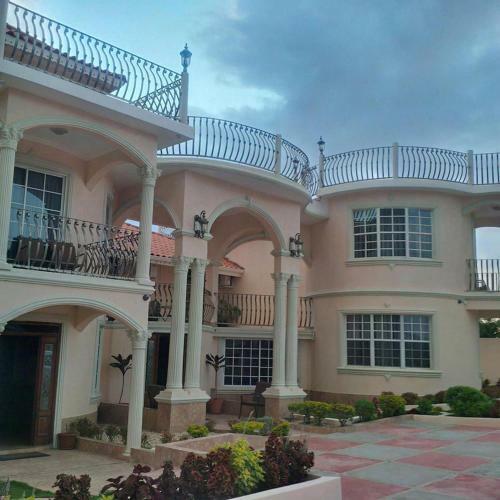 Pinnacle View Estate Tiana Villa