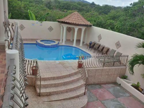 Pinnacle View Estate Tiana Villa