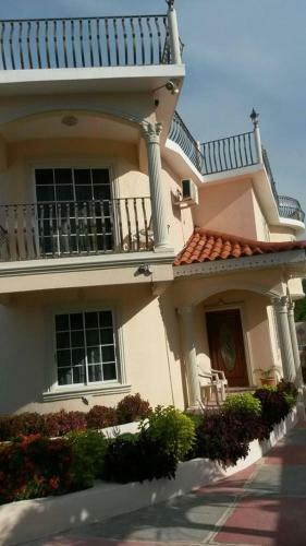 Pinnacle View Estate Tiana Villa